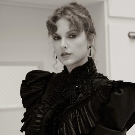 Taylor Swift: Age, Wiki, Bio, Height, Weight, Parents, Husband